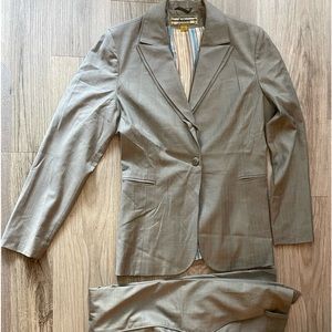 Allen B. Schwartz Ladies pants suit